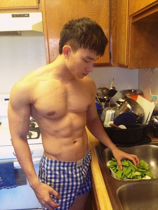 พ่อหนุ่ม หุ่นฟิน 79 !!