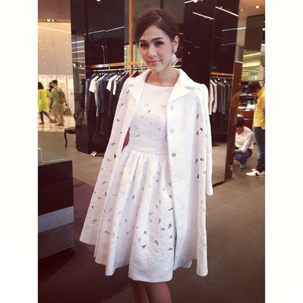 ชมพู่ อารยา in dolce&gabbana fall 2013