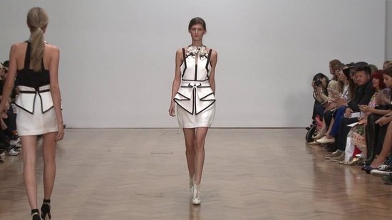 ชมพู่ in Sass bide dress purchasing black trim