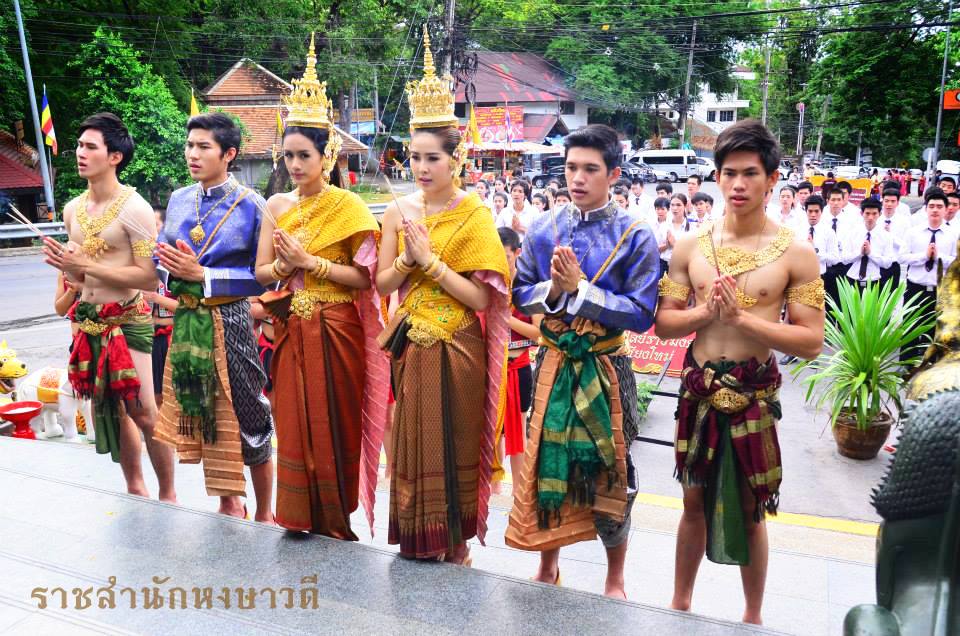 นมัสการครูบาศรีวิชัย สโมสรนักศึกษามหาวิทยาลัยเทคโนโลยีราชมงคลล้านนา 2556