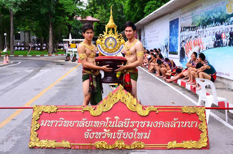 นมัสการครูบาศรีวิชัย สโมสรนักศึกษามหาวิทยาลัยเทคโนโลยีราชมงคลล้านนา 2556