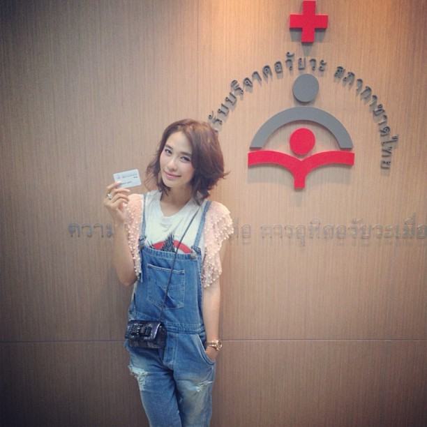 พลอย ชมพู่ สองซุปตาร์เพื่อนซี้