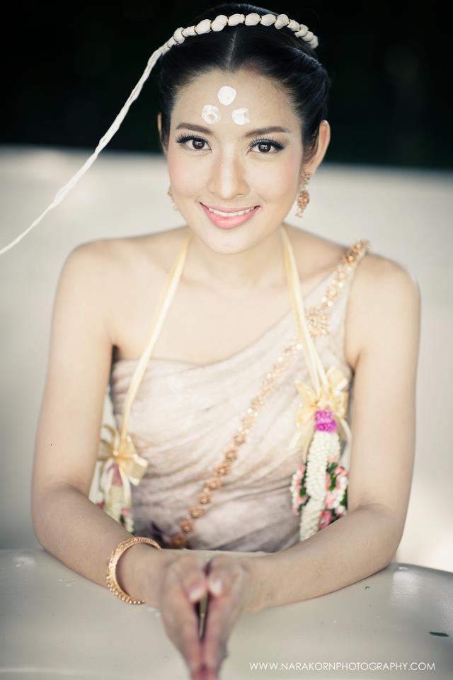 10 ดาราใส่ชุดไทย