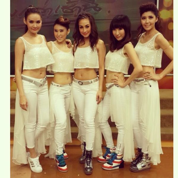 5 สาว 2002 ราตรี ยังเป๊ะ หุ่นเซี๊ยะ ไม่มีเปลี่ยน!