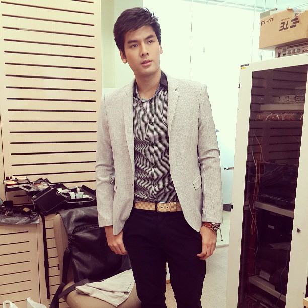 บอม ธนิน  พระเอกดาวรุ่งช่อง 3