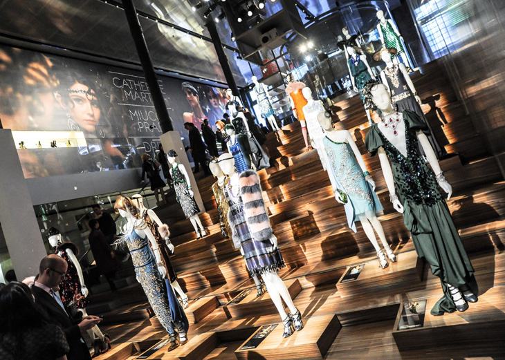 OMG!!!!อารยา in prada gasby collection 1 ล้านบาท!!!