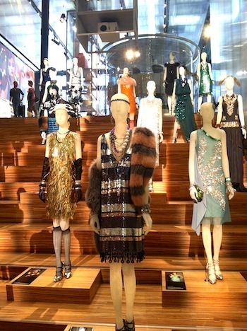 OMG!!!!อารยา in prada gasby collection 1 ล้านบาท!!!