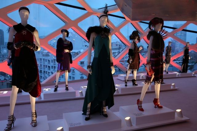 OMG!!!!อารยา in prada gasby collection 1 ล้านบาท!!!