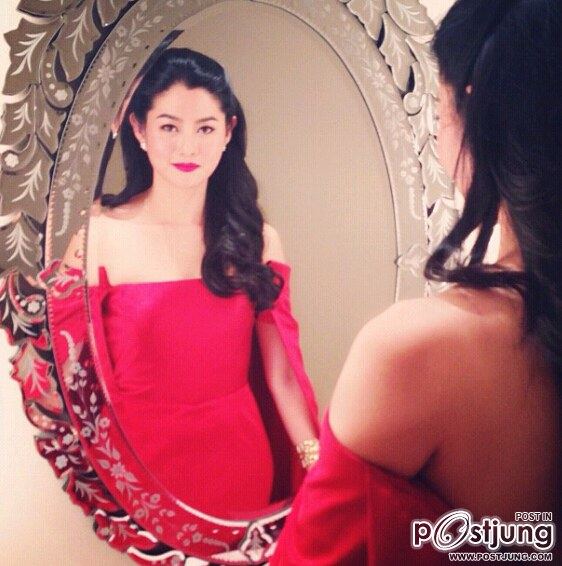 ขวัญ สู่ขวัญ สวยเจิดจรัศ เฉิดฉาย บนพรมแดง ที่ ต่างประเทศ
