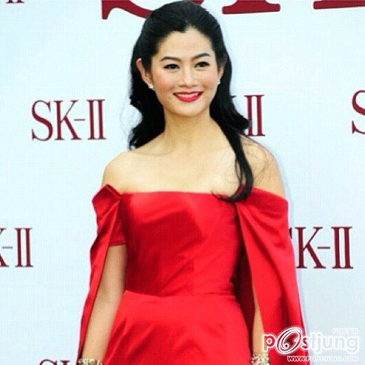 ขวัญ สู่ขวัญ สวยเจิดจรัศ เฉิดฉาย บนพรมแดง ที่ ต่างประเทศ