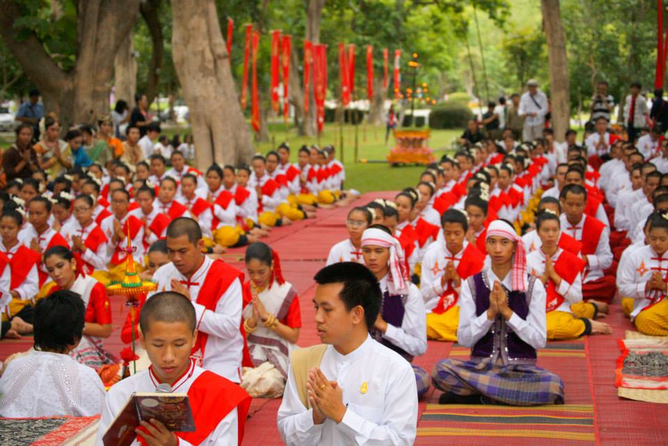 พิธีไหว้ครู &ldquo; นบไหว้สา ครูบาอาจารย์ศิลป์ &rdquo; คณะวิจิตรศิลป์ มช. 2556 [4 กรกฎาคม 2556] ...ไทอาหม...