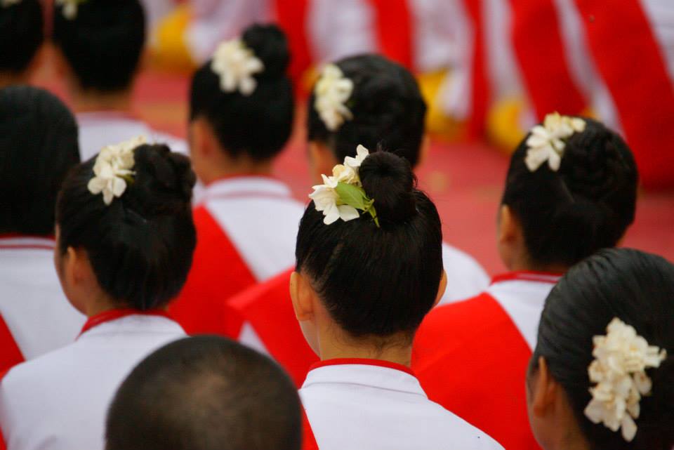 พิธีไหว้ครู &ldquo; นบไหว้สา ครูบาอาจารย์ศิลป์ &rdquo; คณะวิจิตรศิลป์ มช. 2556 [4 กรกฎาคม 2556] ...ไทอาหม...