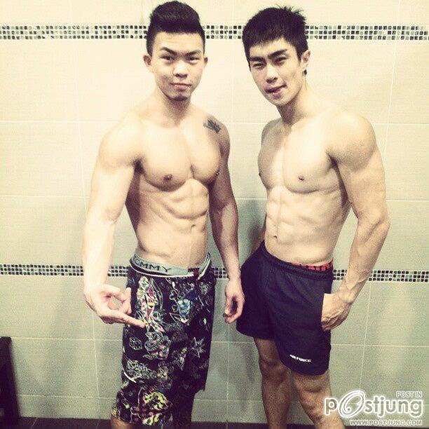 หนุ่มสิงคโปร์หล่อน่ารักกล้ามใหญ่