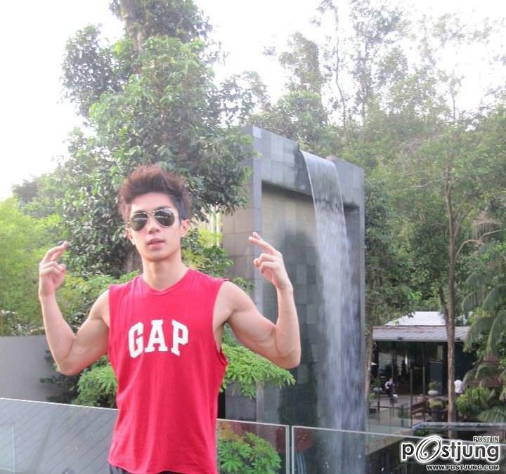 หนุ่มสิงคโปร์หล่อน่ารักกล้ามใหญ่
