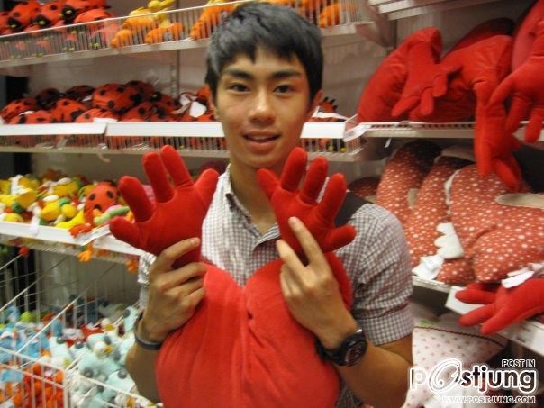 หนุ่มสิงคโปร์หล่อน่ารักกล้ามใหญ่