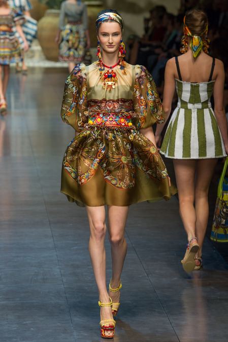 ชมพู่ in Dolce&Gabbana SS. 2013