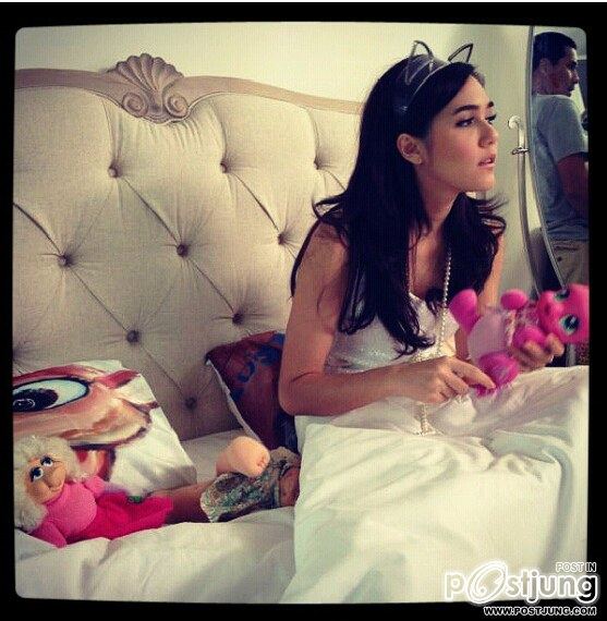ชมพู่ อารยา นางเอกสุดฮ็อต น่ารักมากมาย บนเตียง