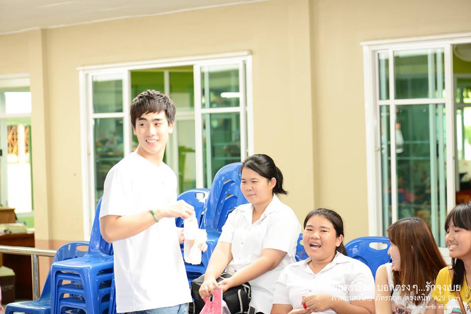 นักแสดง ภ.บอกตรงๆ...รักจุงเบย เลี้ยงอาหารเด็กพิการบ้าน นนทภูมิ