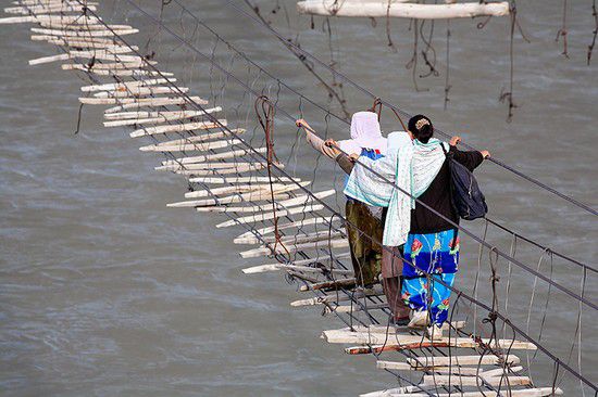 1. สะพานฮุสเซน แห่งทะเลสาบโบริท (Hussain Bridge of Borit Lake)