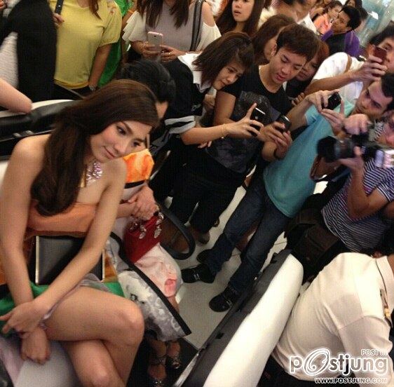 มาแล้ว ภาพแรก ของนางเอกเบอร์หนึ่งตลอดกาล อั้ม พัชราภา เฉิดฉายบนเรดคาร์เพด จะทะยอยลงรูปนะคะ