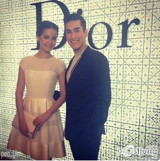 มาแล้ว ภาพ ณเดช กับ ญาญ่า ฟินมากๆ น่ารักมากๆ ในงาน Dior At Siam Paragon (งานนี้มีโอบกอด)