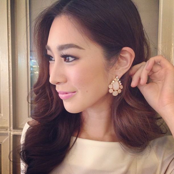 ฉัตร ปริยฉัตร ลิ้มธรรมมหิศร ขาว สูง สวย