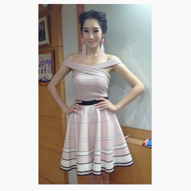 ฉัตร ปริยฉัตร ลิ้มธรรมมหิศร ขาว สูง สวย
