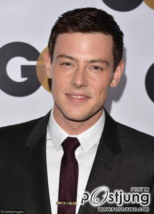 โครี มอนทีธ (Cory Monteith) นักแสดงจากละครซีรีส์ชุด Gree. เสียชีวิตแล้วเมื่อวาน