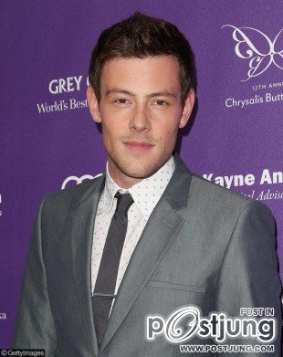 โครี มอนทีธ (Cory Monteith) นักแสดงจากละครซีรีส์ชุด Gree. เสียชีวิตแล้วเมื่อวาน