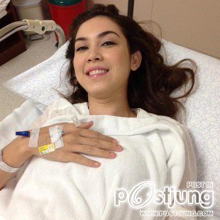 นางเอกสาวชื่อดัง "แมท-ภีรนีย์ คงไทย ม้าดีดตกพื้น ถูกหามส่งโรงพยาบาล