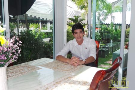 ตูมตาม กตัญญูซื้อบ้านใหม่สุดหรูหราย่านอ่อนนุช ให้พ่อแม่