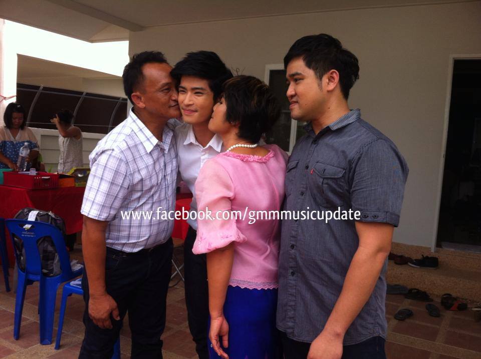 ตูมตาม กตัญญูซื้อบ้านใหม่สุดหรูหราย่านอ่อนนุช ให้พ่อแม่