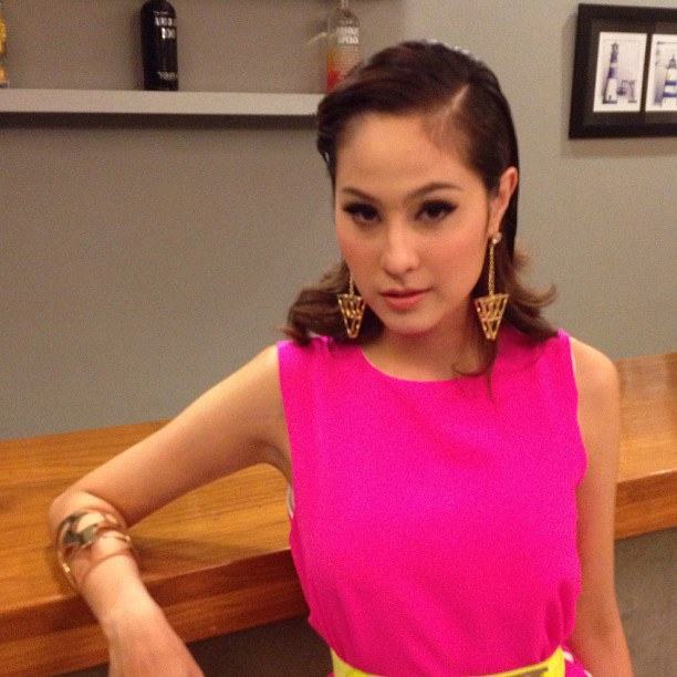 ขวัญ อุษามณี จาก www.facebook.com/KWAN.USAMANEE