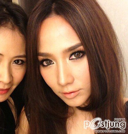 รวมบรรยากาศ ความสวยประหาร ของอั้ม พัชราภา และดาราบนเวที ในงาน Siam Pargon Watch Expo