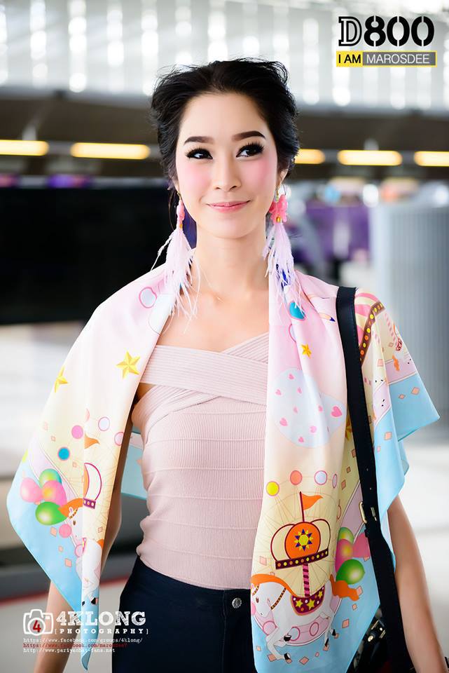 ฉัตร ปริยฉัตร ลิ้มธรรมมหิศร ขาว สูง สวย