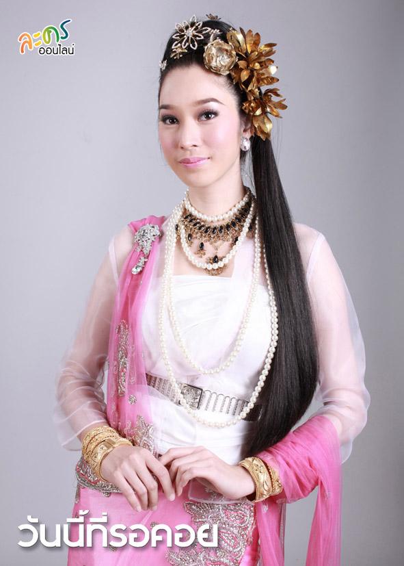 ฉัตร ปริยฉัตร ลิ้มธรรมมหิศร ขาว สูง สวย