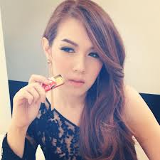 เมย์ เฟื่อง....