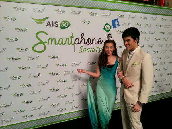 บอม-เบลล่า  @งานAIS 3G smartphone society