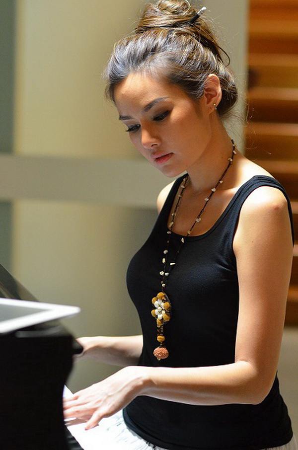 หญิง รฐา จัดเต็ม!!! ควบสองตำแหน่งทั้งเล่น และร้องเพลงประกอบ &ldquo;จิตสัมผัส 3D&rdquo;