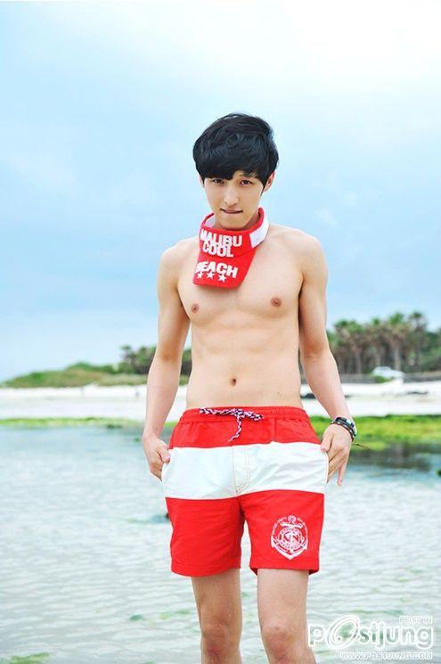 หนุ่มขาวๆที่ชายหาด