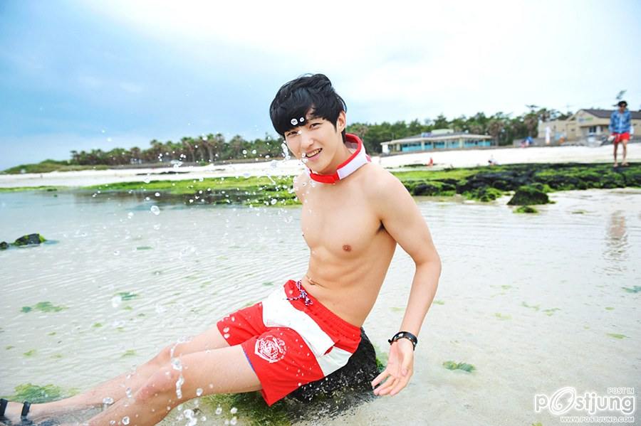 หนุ่มขาวๆที่ชายหาด