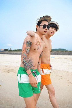หนุ่มขาวๆที่ชายหาด