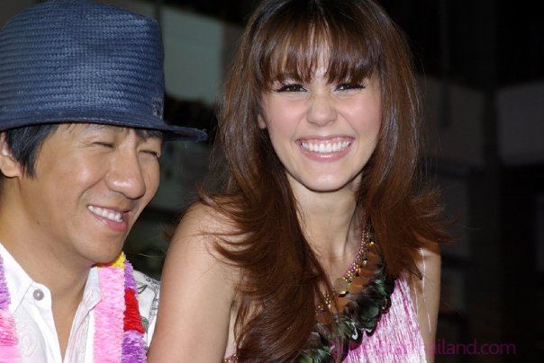 ชมพู่ รอยยิ้มเธอทำให้โลกสดใสจริงๆ