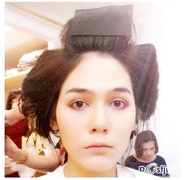 นางเอกสาวสุดฮ๊อต ชมพู่ อารยา กับเพื่อนรักสุดซี้ เอมมี่ มรกต