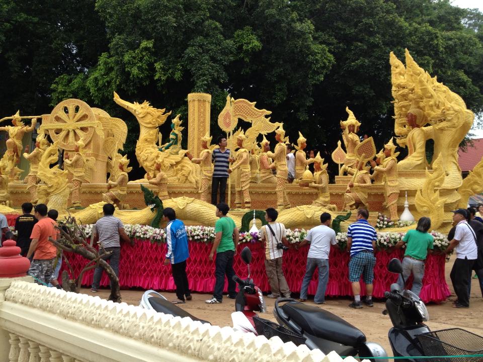 เพิ่มเติมภาพ แห่เทียนจ.อุบลราชธานี
