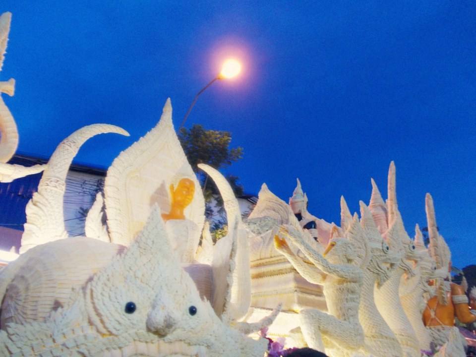 เพิ่มเติมภาพ แห่เทียนจ.อุบลราชธานี