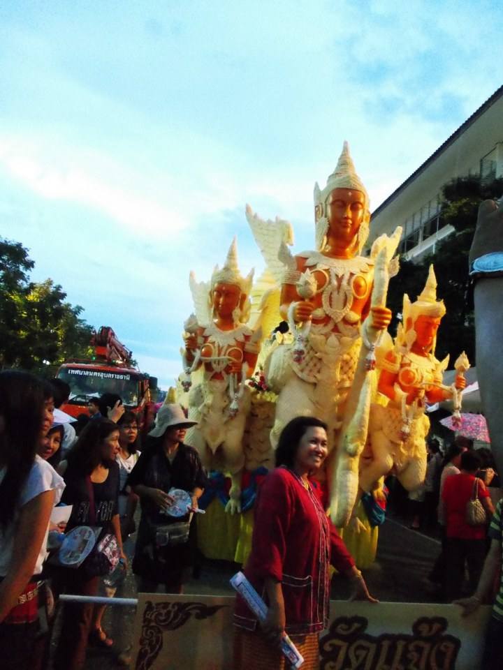 เพิ่มเติมภาพ แห่เทียนจ.อุบลราชธานี