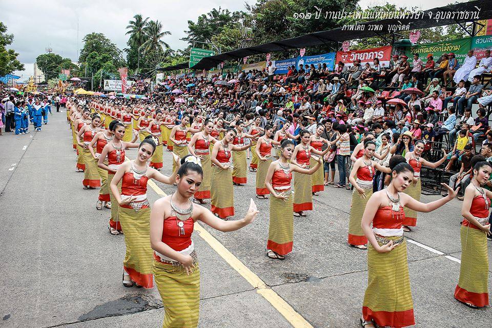เพิ่มเติมภาพ แห่เทียนจ.อุบลราชธานี