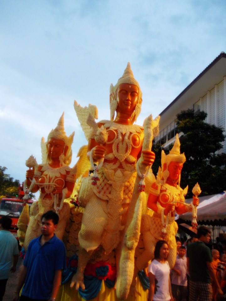 เพิ่มเติมภาพ แห่เทียนจ.อุบลราชธานี
