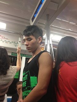 แอบดูหนุ่มบนรถไฟฟ้า